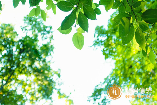 如何判断一个女生喜欢你,女生喜欢你的表现 如何判断一个女生喜欢你,女生喜欢你的表现