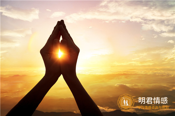 细节判断天蝎男喜欢你,天蝎男喜欢你的表现