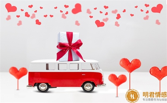 一个女人缺乏安全感的表现,你中了几条