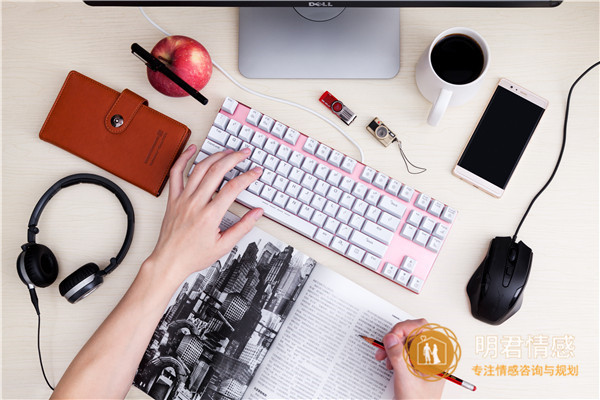 女人还留有挽回余地的表现,女人放不下你的表现