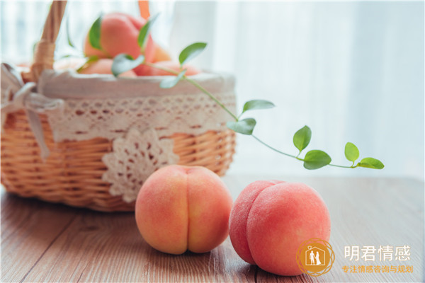 女人没彻底死心的表现,女生想要回头的表现