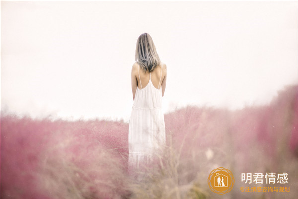 女人对男人有好感暗示,男生不要再错过了