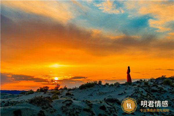 形容月色很美的诗句,形容月色温柔的诗句 形容月色很美的诗句,形容月色温柔的诗句