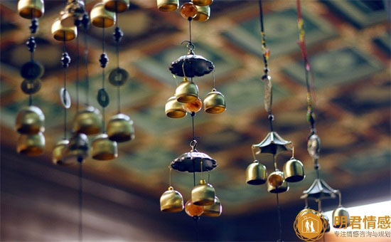 男人爱一个人的眼神,这三种表现非常明显