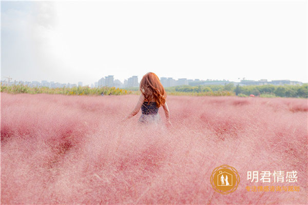 怀疑老婆出轨怎么办?有这4个表现,答案呼之欲出