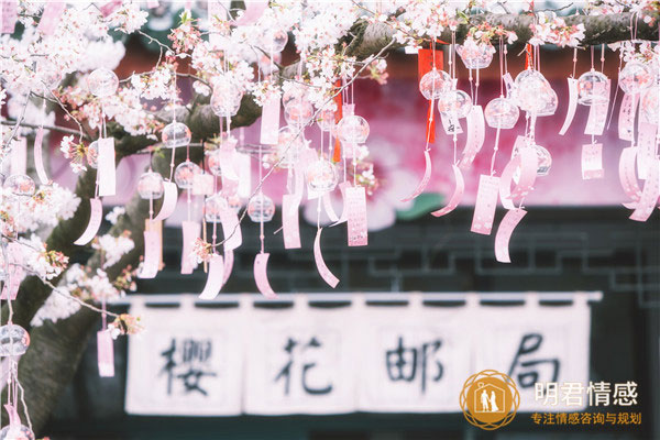 为什么撩你后男人刻意和你保持距离,可能是三种原因