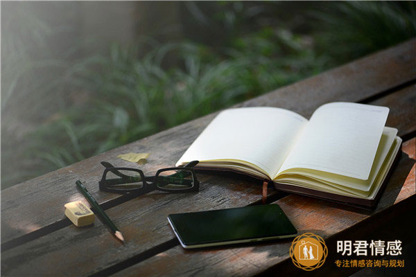 能瞬间逗笑女孩的句子让人暖心的 能瞬间逗笑女孩的句子让人暖心的